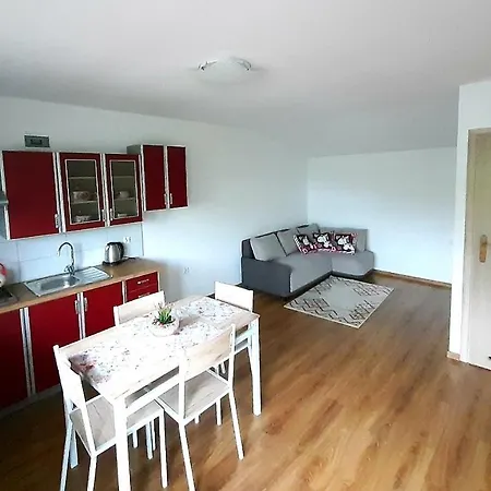 U Gorala Tadzia Lodge *